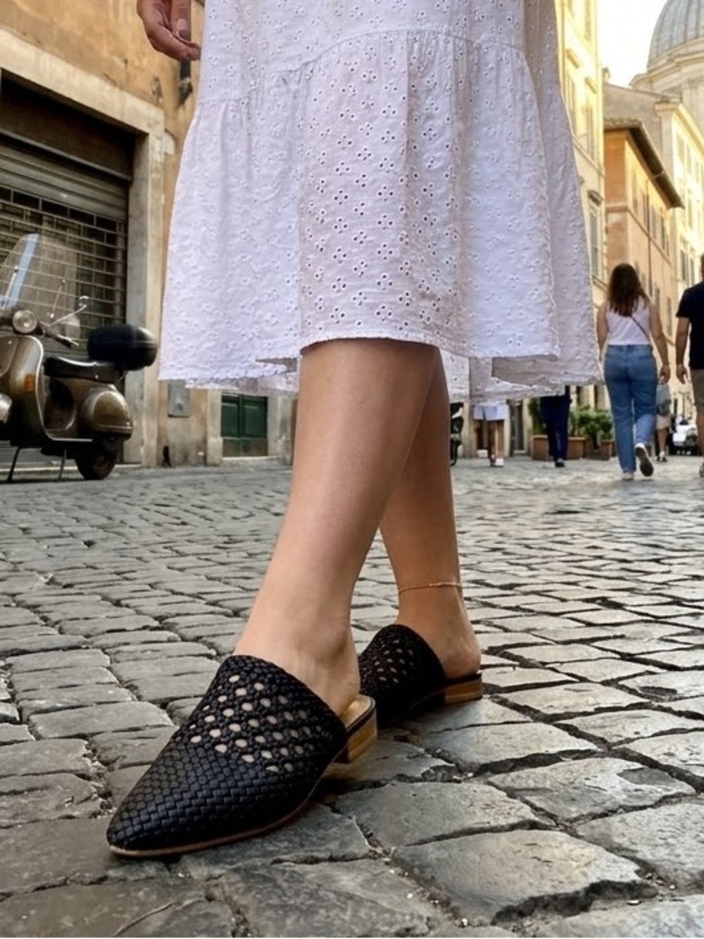 Mi.iM Woven Pointed-Toe Black Mules Sz 8